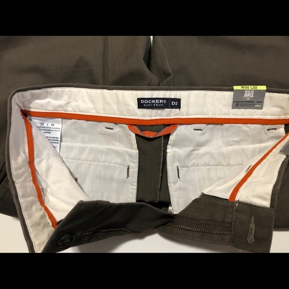 Dockers D2 flat front khaki size 30x32 - Picture 5 of 5